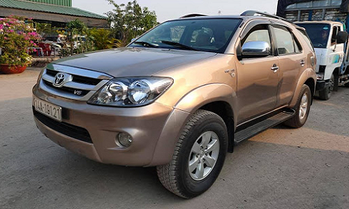 Cận cảnh Toyota Fortuner 12 tuổi, hơn 400 triệu tại Việt Nam