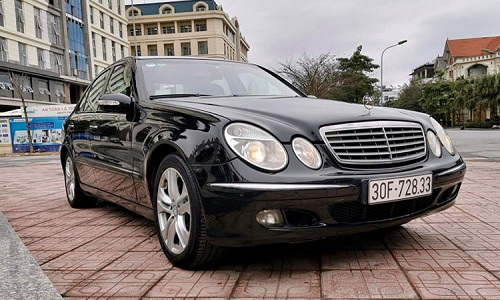 Xe sang Mercedes-Benz E220 máy dầu chỉ hơn 460 triệu ở Hà Nội