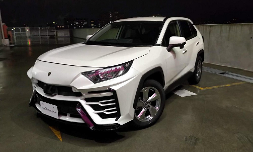 Toyota RAV4 "nhái" Lamborghini Urus hết 50 triệu đồng ở Nhật Bản