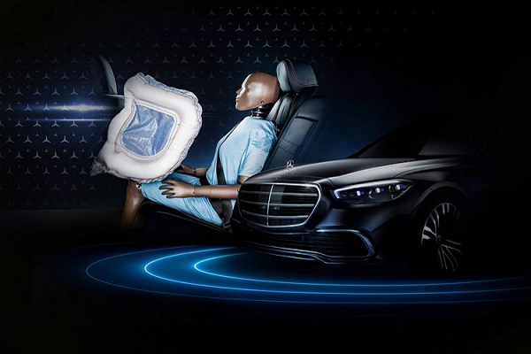 Xe sang Mercedes S-Class 2021 có túi khí ghế sau