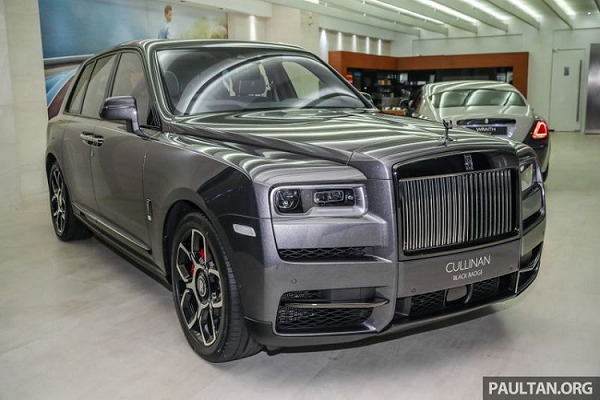 Cận cảnh Rolls-Royce Cullinan Black Badge chỉ hơn 9 tỷ ở Malaysia