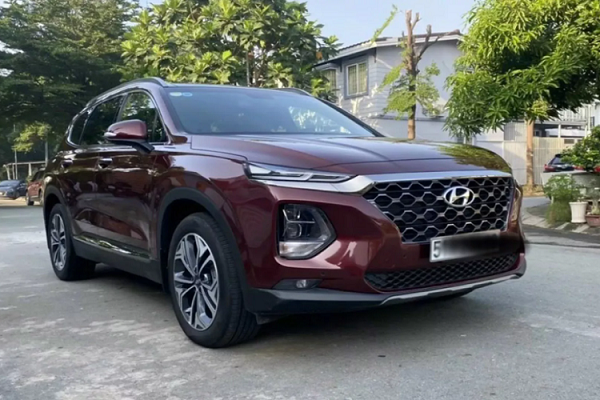 Hyundai SantaFe mới chạy 2.000 km bán 1,2 tỷ ở Sài Gòn