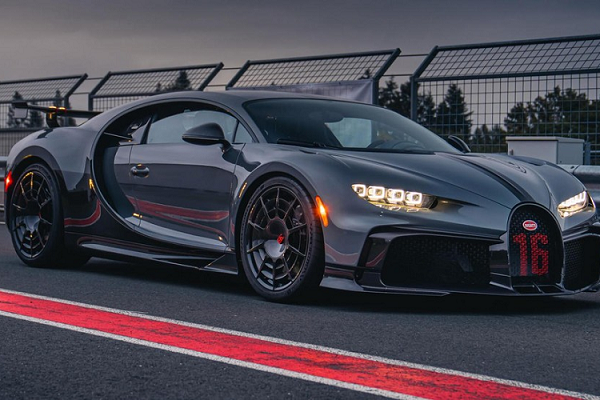 Bugatti Chiron Pur Sport hơn 80 tỷ đồng, “uống” 23,5 lít/100 km