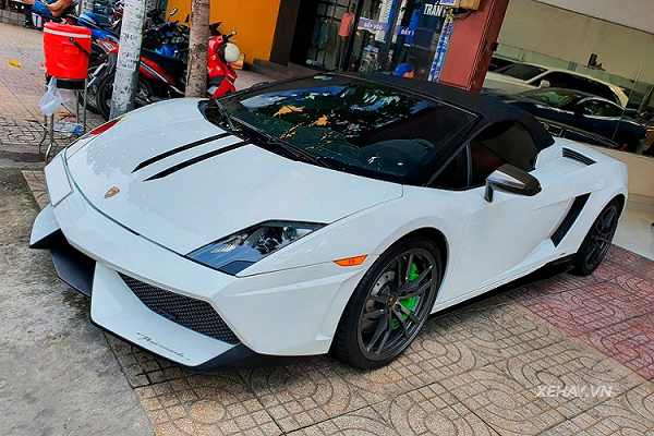 Ngắm Lamborghini Gallardo Spyder Performante độc nhất Việt Nam