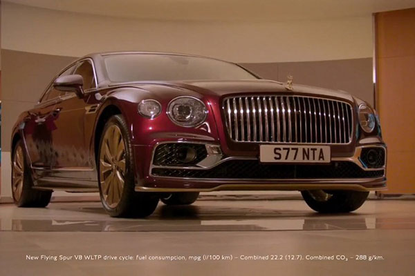 Ngắm xe siêu sang Bentley Flying Spur dành cho ông già Noel