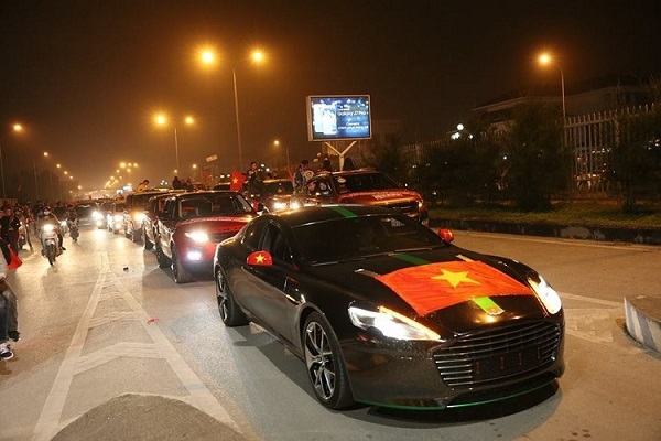 Aston Martin Rapide S hơn 13 tỷ ở Nghệ An đeo biển "tứ quý 9"