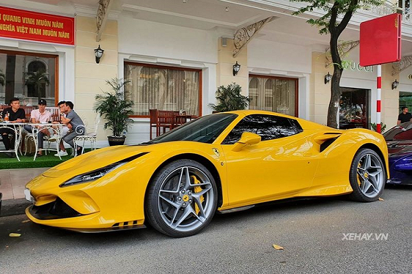 Ferrari F8, 812 Superfast và Mclaren 720S "khoe dáng" tại Sài Gòn