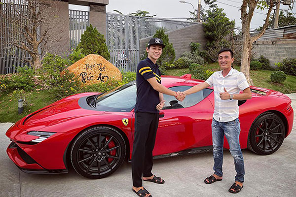 Đại gia Gò Vấp "tậu" siêu xe Ferrari SF90 Stradale và F8 Spider