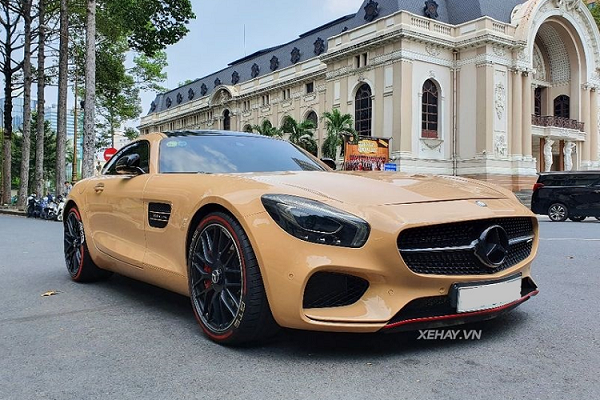 "Chạm mặt" Mercedes-AMG GT S hơn 10 tỷ, màu độc ở Sài Gòn