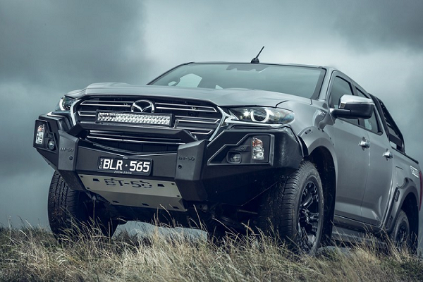 Mazda BT-50 Thunder 2021 có vũ khí gì để "đấu" Ford Ranger Wildtrak?