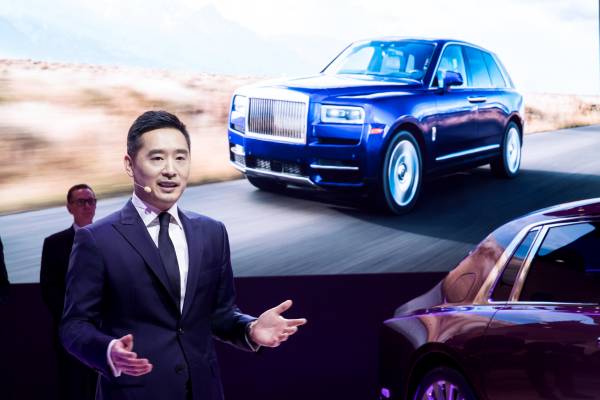 Dàn xe siêu sang Rolls-Royce màu độc mời chào đại gia Trung Quốc