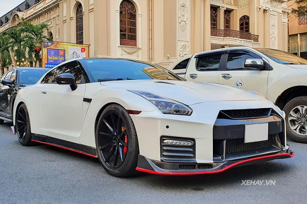 Nissan GT-R "hàng hiếm" độ Nismo công suất 700 mã lực ở Sài Gòn