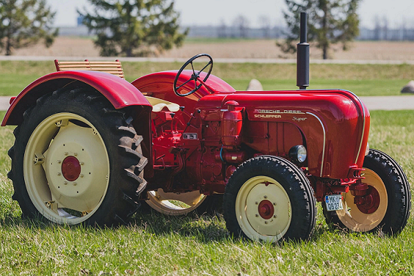 Ngắm máy kéo "đồ cổ" Porsche, cao nhất gần 700 triệu đồng