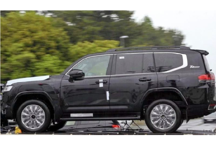 Rò rỉ thêm những hình ảnh mới của Toyota Land Cruiser 2022