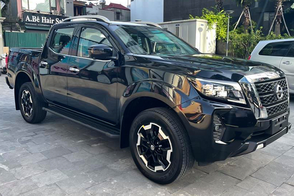 Cận cảnh Nissan Navara VL 4x2 AT 2021 giá 845 triệu tại Việt Nam