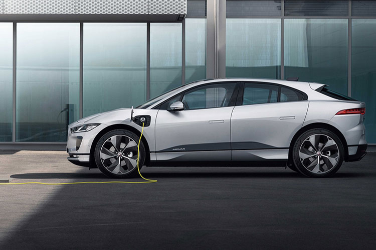 Jaguar I-Pace 2022 từ 1,6 tỷ đồng, sạc 15 phút chạy được 100 km