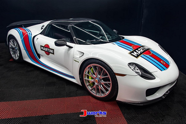 Porsche 918 Spyder "diện áo" Martini cực đẹp, độc nhất Philippines