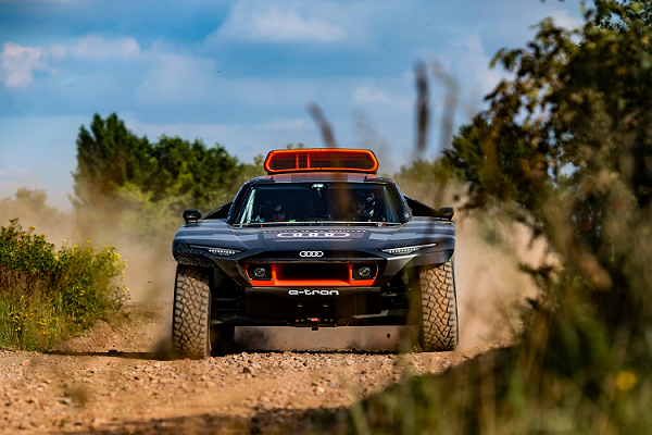 Audi RS Q e-tron chạy điện "kịch độc" sẽ tham gia Dakar Rally 2022