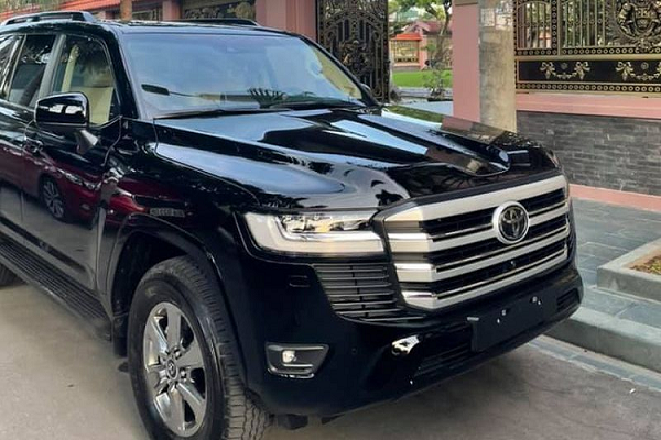 Toyota Land Cruiser 2022 hơn 4 tỷ đầu tiên về Hà Nam gây "sốt mạng"