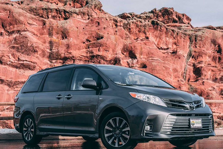 Toyota Sienna độ "nhà di động" đủ tiện ích chỉ từ 12 triệu đồng