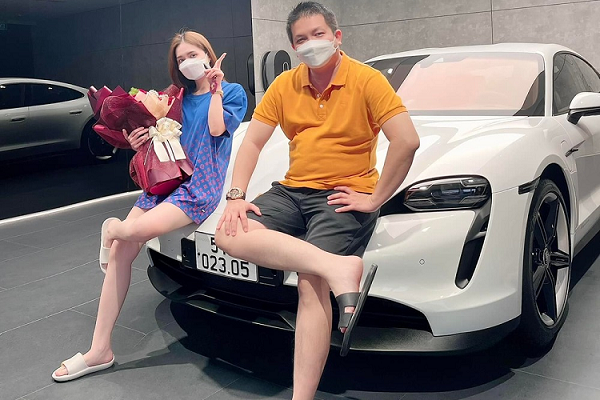 Di Băng "khoe" biển số siêu xe điện Porsche Taycan 8,5 tỷ đồng