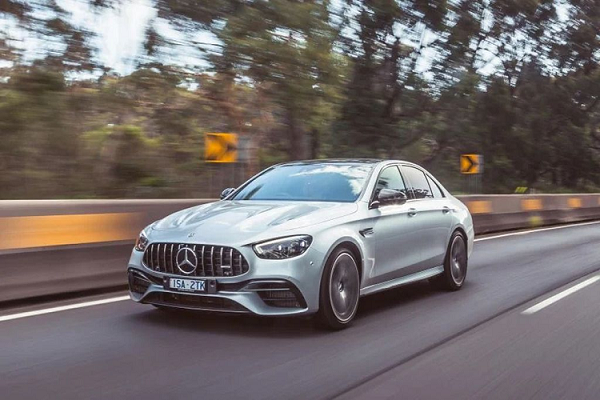 Mercedes-AMG sẽ "khai tử" động cơ V8 tăng áp kép trên E-Class mới