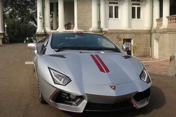 Chiếc Lamborghini Aventador "giả cầy" đẹp long lanh từ Honda Civic