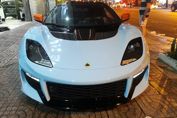 Xế độc Lotus Evora GT “mượn tim” Toyota Camry tại Việt Nam