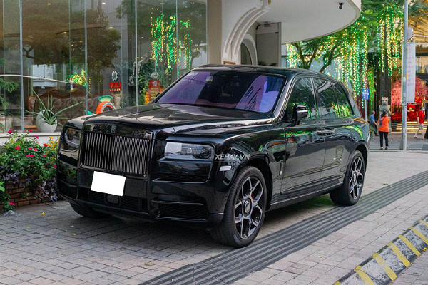 Rolls-Royce Cullinan Black Badge “hàng hiếm”, hơn 32 tỷ ở Sài Gòn