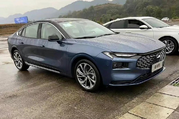 Chi tiết Ford Mondeo 2022 giá từ 700 triệu đồng