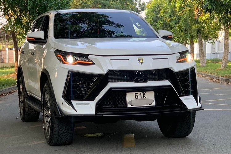 Toyota Fortuner được thợ Việt "nhái" Lamborghini Urus chỉ 70 triệu đồng