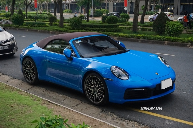 Ngắm Porsche 911 Carrera Cabriolet hơn 8 tỷ, "màu hiếm" tại Sài Gòn