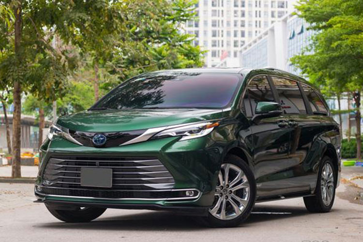 Toyota Sienna Hybrid 2021 chạy 8.500 km, bán 4,5 tỷ ở Hà Nội