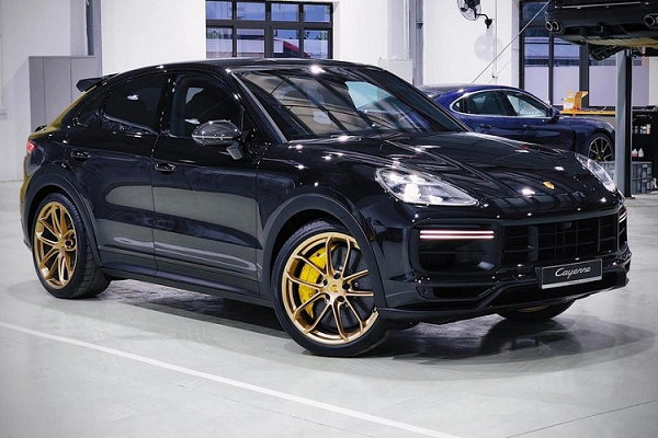 Đại gia Nam Định "tậu" Porsche Cayenne Turbo GT 2022 hơn 12 tỷ đồng