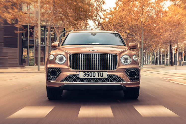 Bentley Bentayga EWB siêu sang trục cơ sở dài, rộng hơn mọi đối thủ