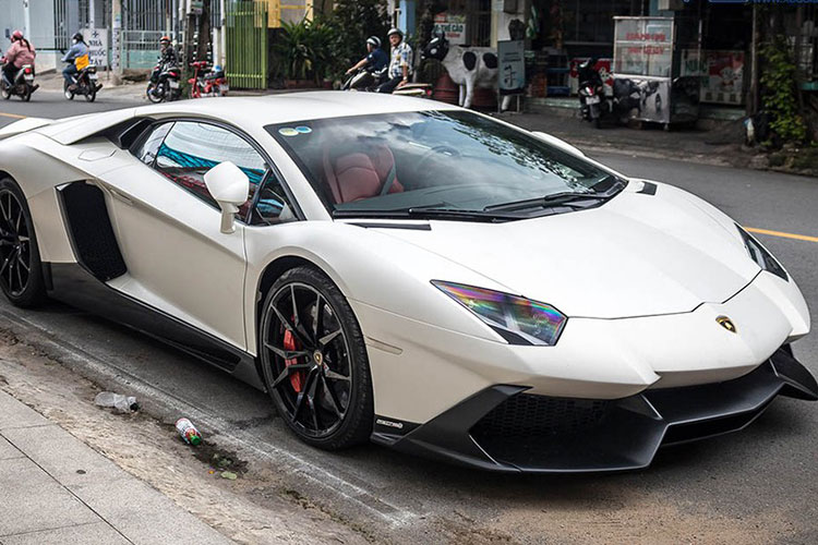 Chiếc Lamborghini Aventador LP700-4 độ khủng về "làm dâu" xứ Huế 