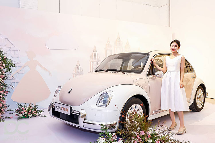 ORA Ballet Cat nhái Volkswagen Beetle giúp chị em ngày "đèn đỏ".