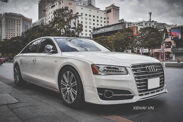 Audi A8L W12 gần 10 tuổi "hàng hiếm" ở Việt Nam, “già mà vẫn sang"