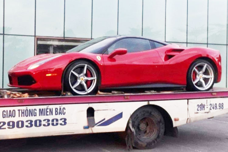 Lý lịch khủng của Ferrari 488 GTB hơn 20 tỷ, "nát đầu" ở Hà Nội