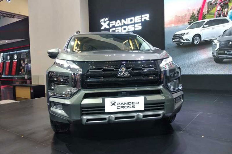 "Soi" Mitsubishi Xpander Cross 2023 từ 486 triệu đồng tại Indonesia