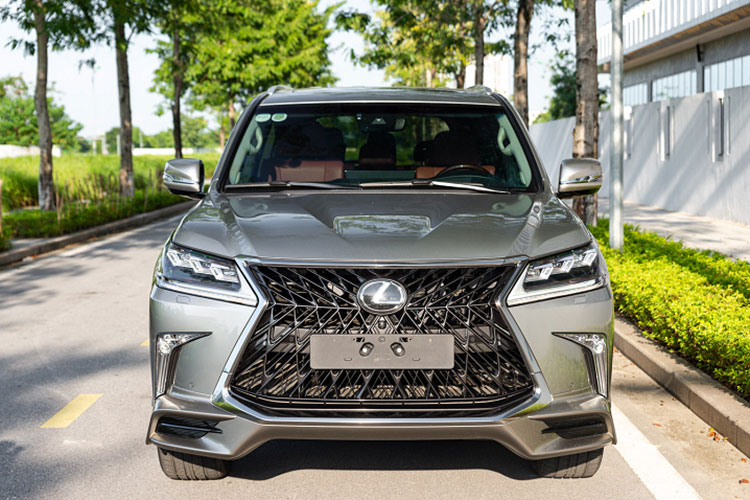 "Vua giữ giá” Lexus LX 570 chạy 2 năm bán 9,9 tỷ ở Hà Nội