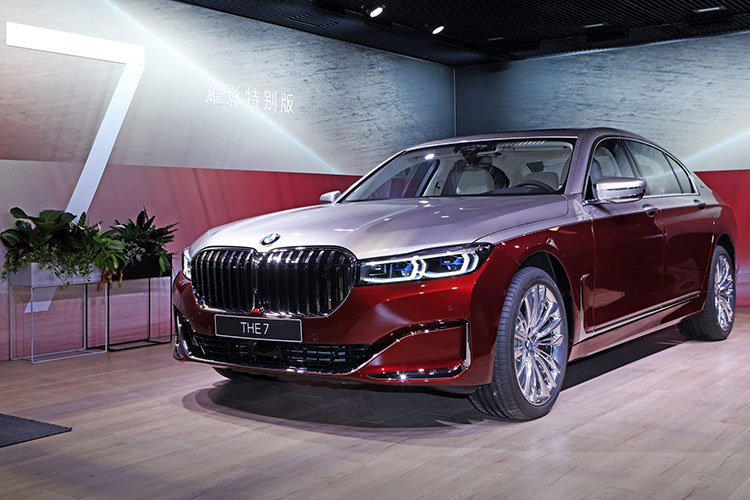 Lý do tuỳ chọn sơn 2 màu trên BMW 7-Series tới 282 triệu đồng?