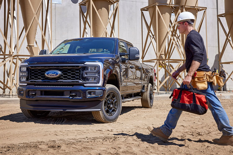 Vén màn bán tải "hạng nặng" Ford Super Duty 2023, đối thủ Ram Heavy