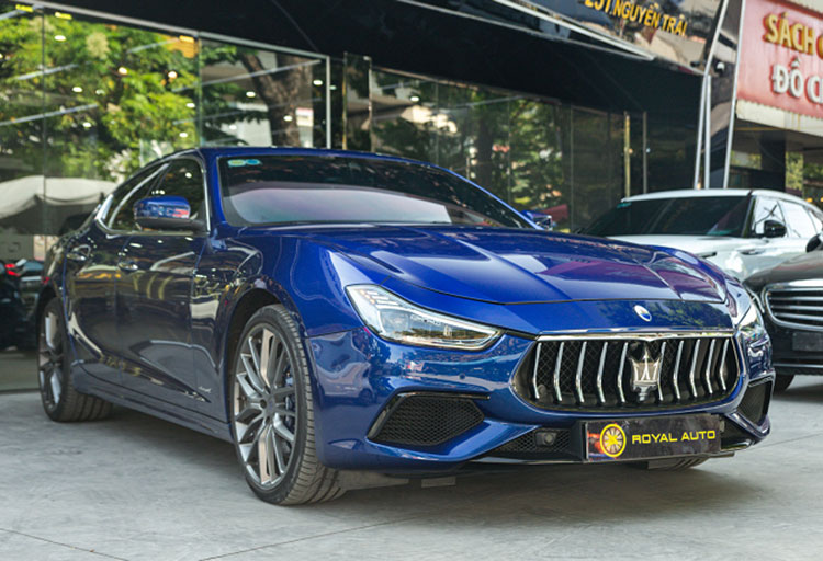 Có nên mua Maserati Ghibli GranSport 2018 chạy 12.000km giá 5,8 tỷ?