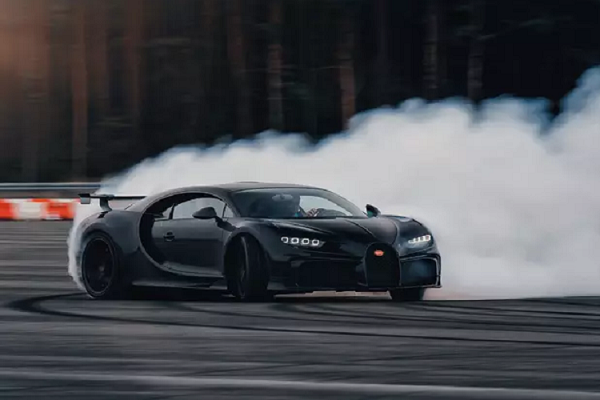 Choáng ngợp trước khả năng Drift của Bugatti Chiron Pur Sport triệu đô