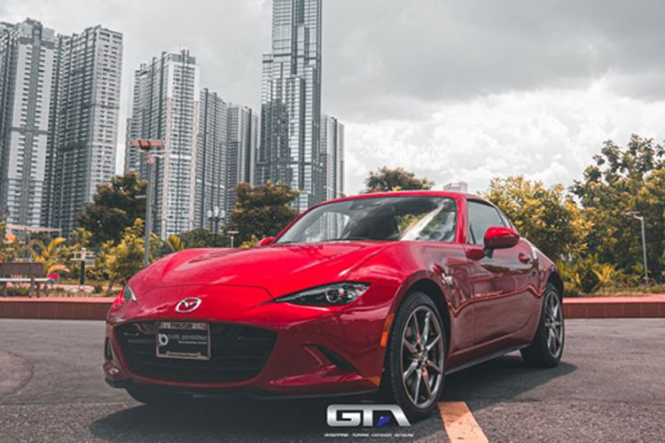 Chiếc Mazda MX-5 RF 2022 “độc nhất vô nhị” tại Việt Nam ở Sài Gòn