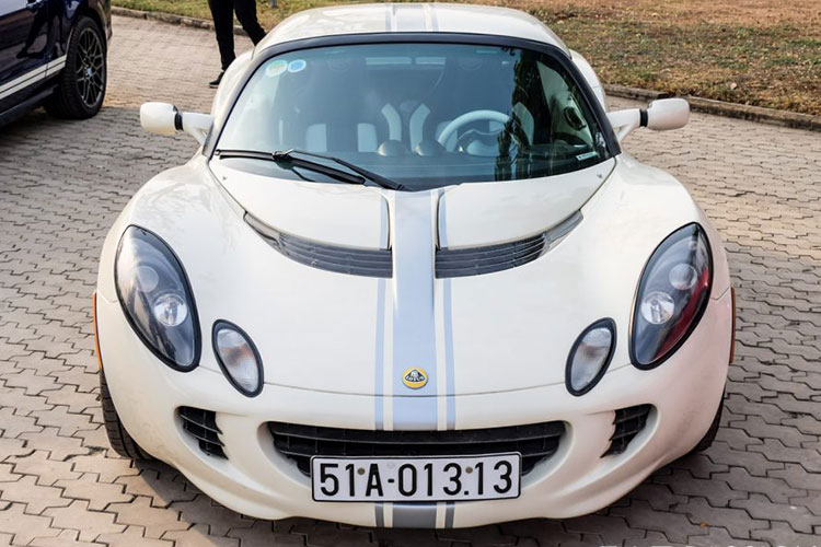 Chạm mặt Lotus Elise S2 độc nhất Việt Nam từng "nằm nhà" Novaland