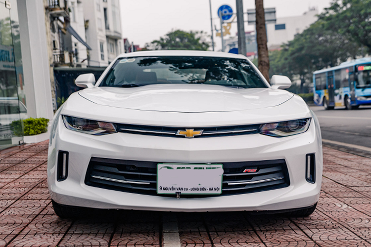 Chevrolet Camaro RS của "hot mom" Hằng Túi rao bán 2,3 tỷ ở Hà Nội