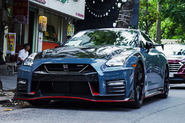 Cận cảnh Nissan GT-R Nismo đầu tiên về Việt Nam, khoảng 10 tỷ đồng