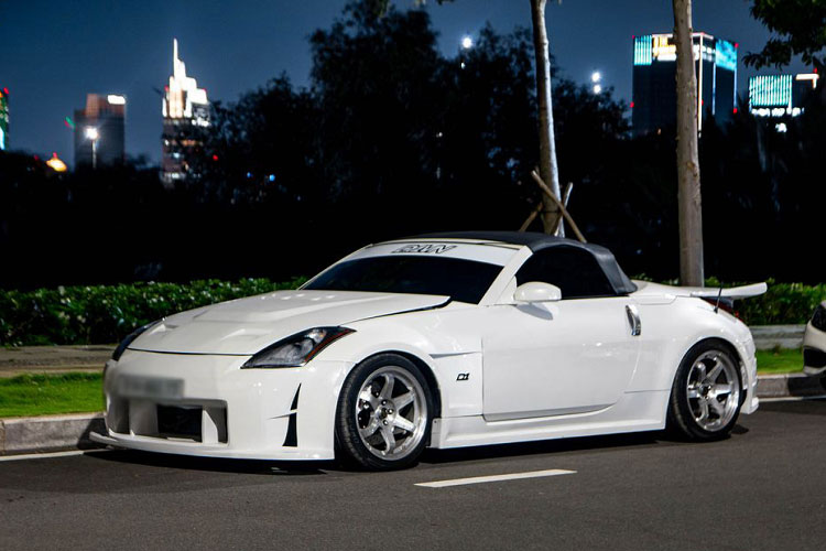 Nissan 350Z độ bodykit “siêu chiến” bởi bàn tay thợ Việt Nam